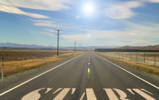 Start ist groß auf einen Highway geschrieben.