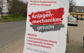Banner an der Weinstraße vor der Firma Lantz in Herxheim am Berg.