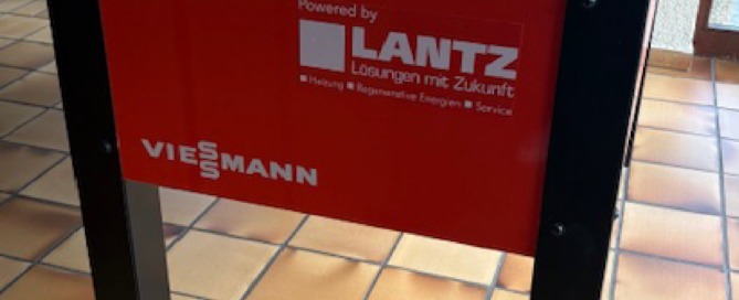 Ein Tischkicker mit Logo der Firma Lantz.