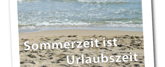 Ein Polaroid, das das meer und den Strand zeigt.