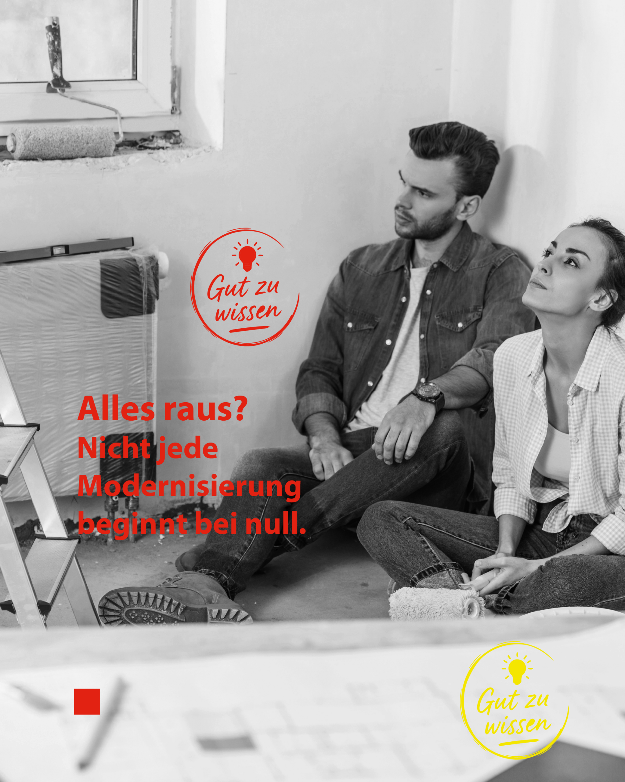 Modernisierung der Heizung. Ein Paar sitzt erschöpft neben einer Heizung.